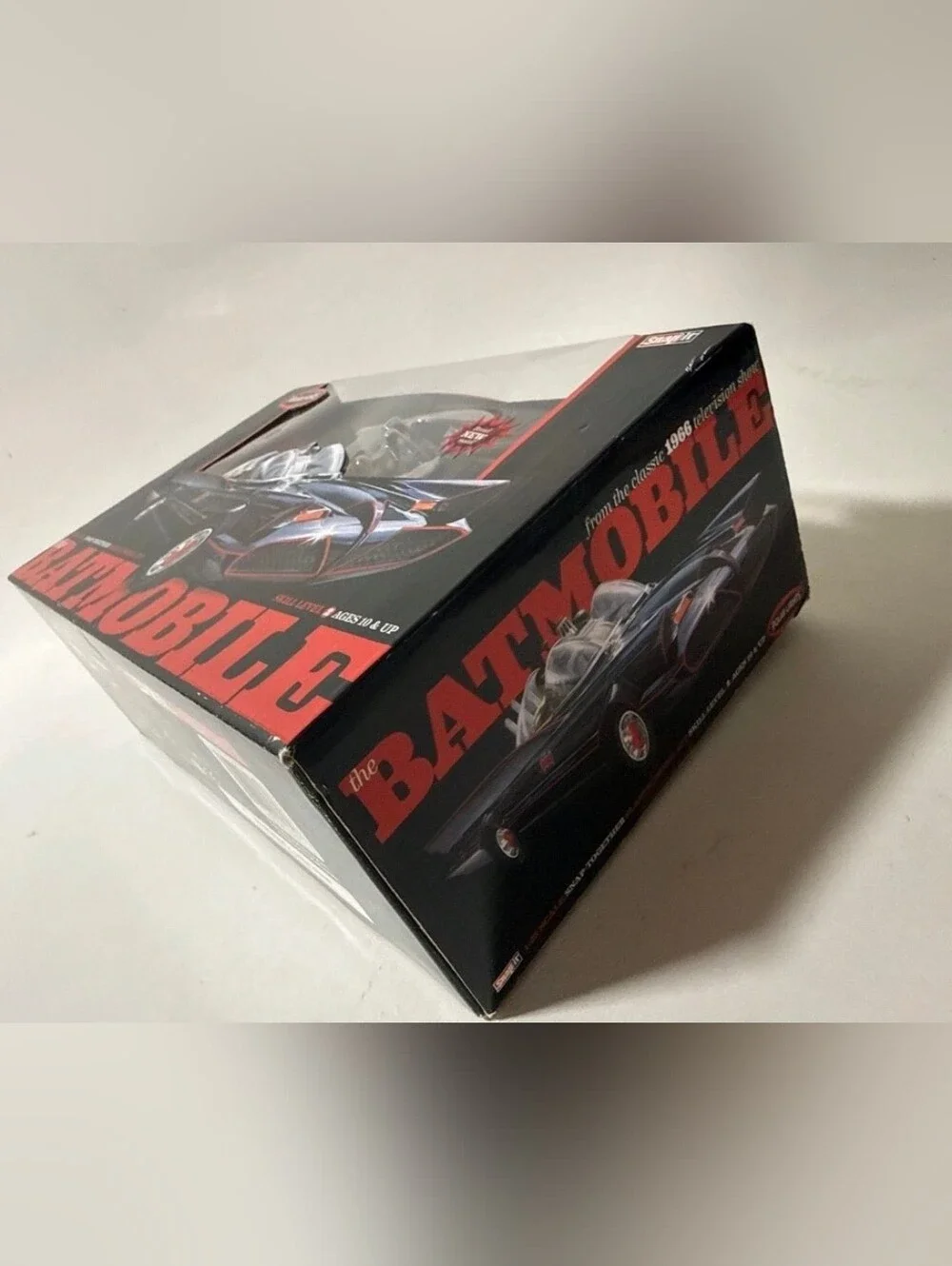 Polar Lights Batmobile 1:25 Scale Model Kit 1966 TV Show w/Figures NEW & SEALED